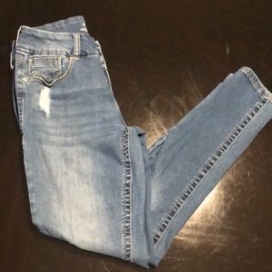 Hi y’all, here’s some skinny jeans for a size 10